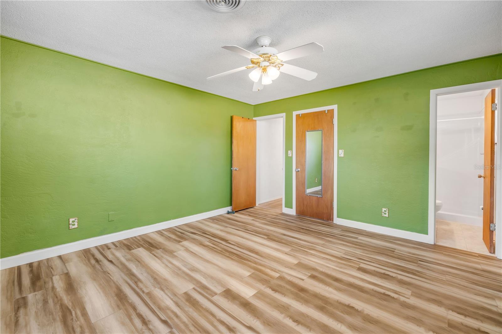 Image 10 of 30 For 4515 Saxon Drive