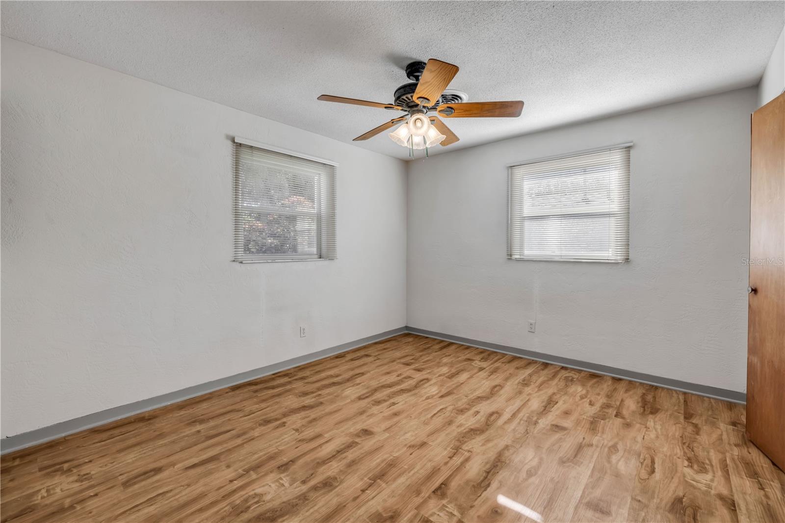 Image 13 of 30 For 4515 Saxon Drive