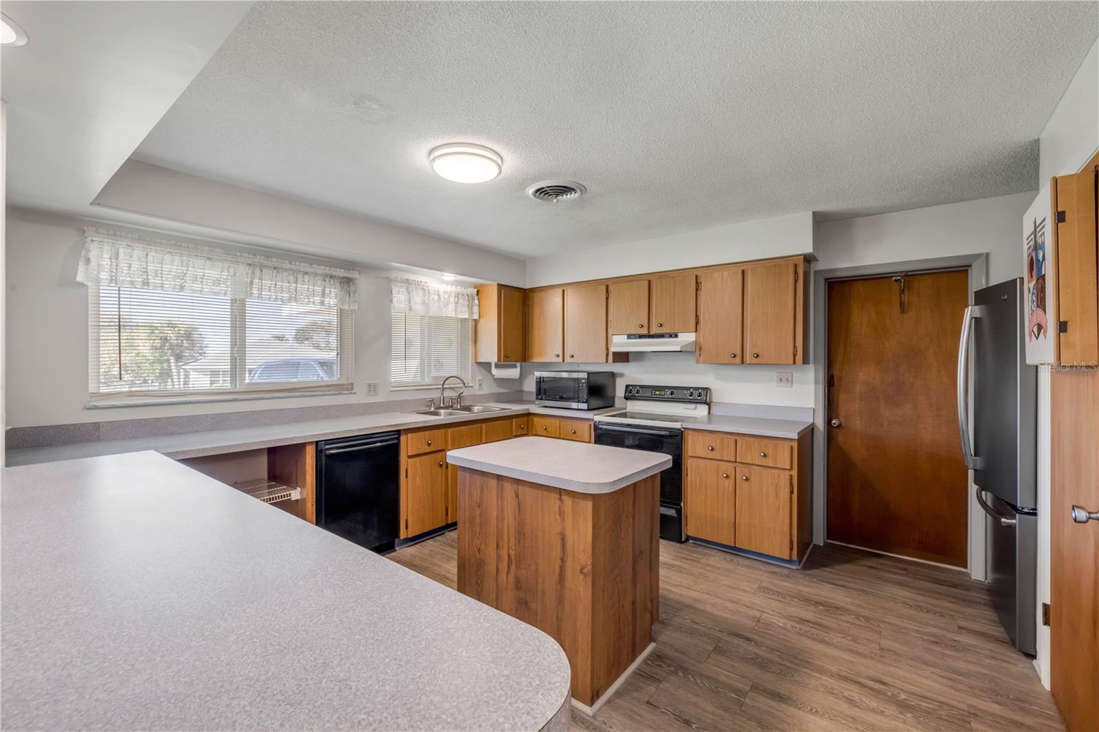 Image 4 of 30 For 4515 Saxon Drive