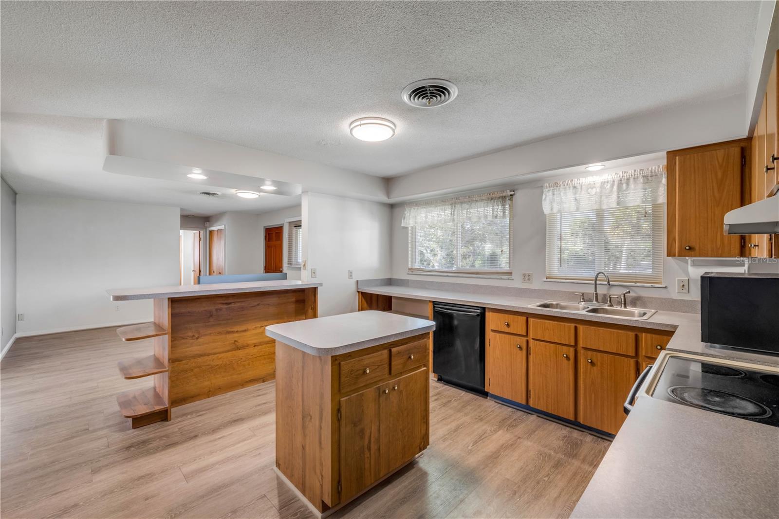 Image 5 of 30 For 4515 Saxon Drive