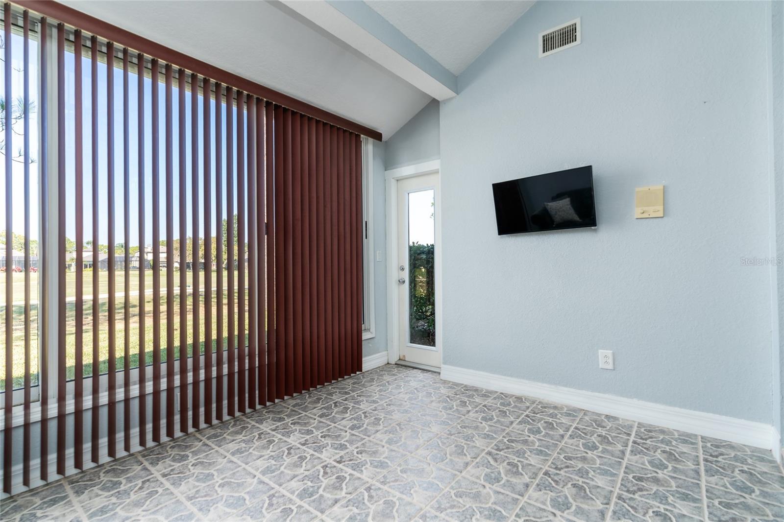 Image 11 of 56 For 1985 Rutgers Place 1985