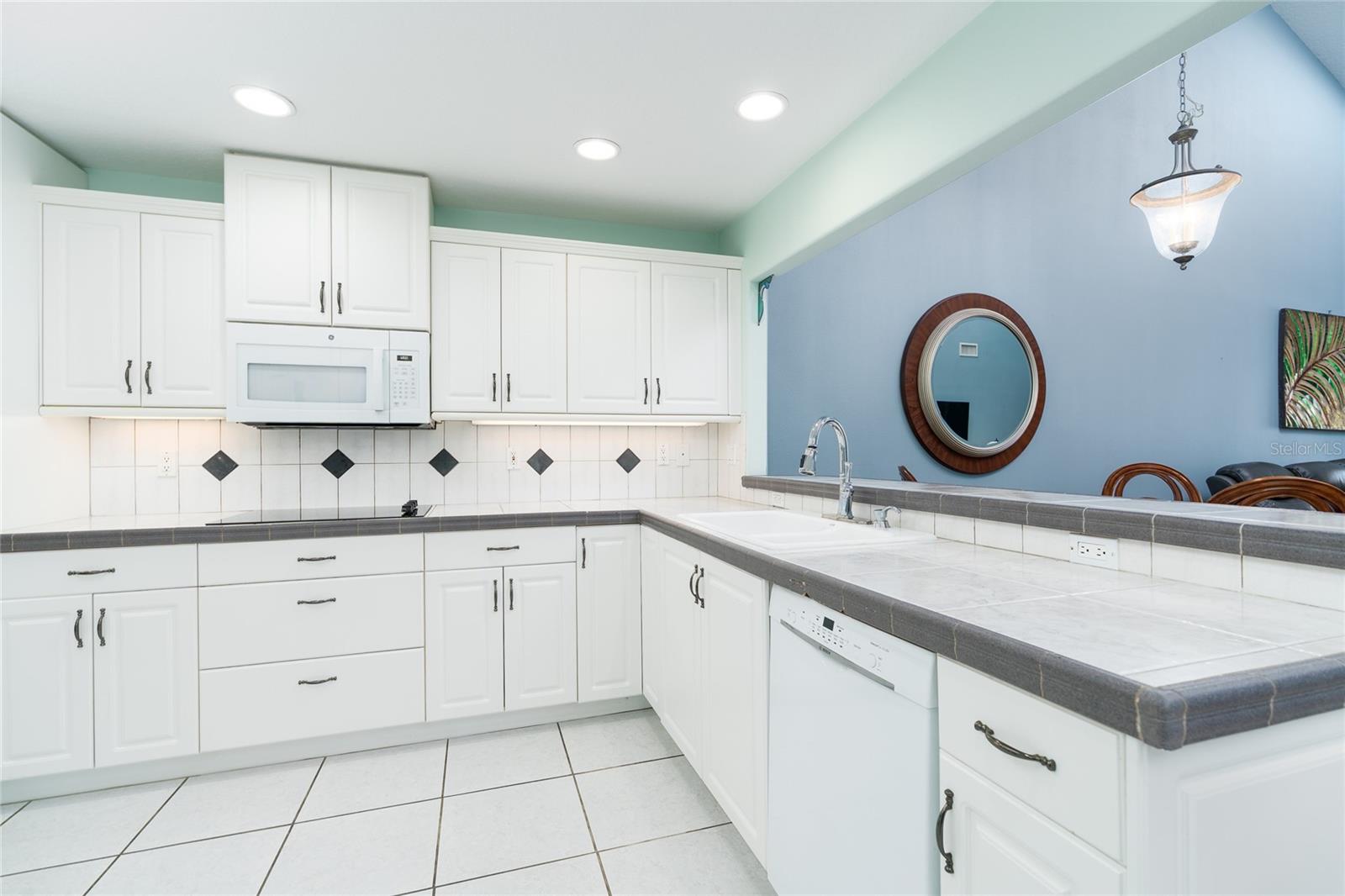 Image 13 of 56 For 1985 Rutgers Place 1985