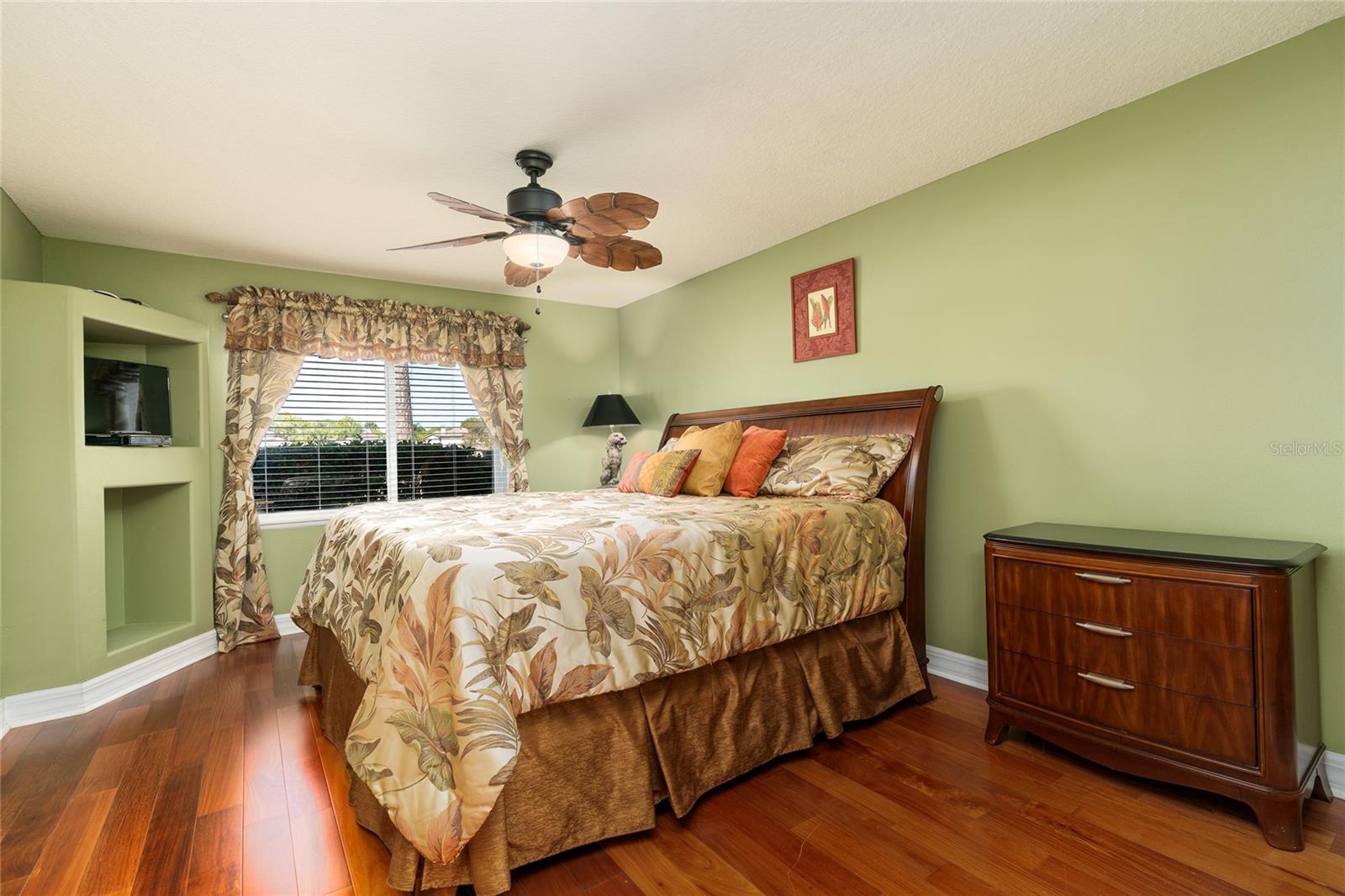 Image 16 of 56 For 1985 Rutgers Place 1985