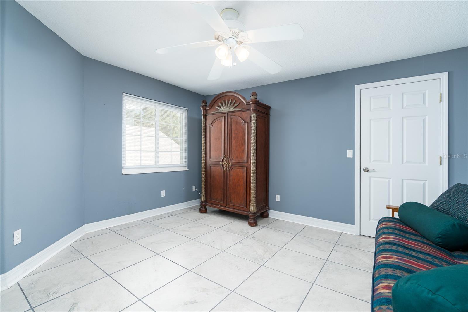 Image 26 of 56 For 1985 Rutgers Place 1985