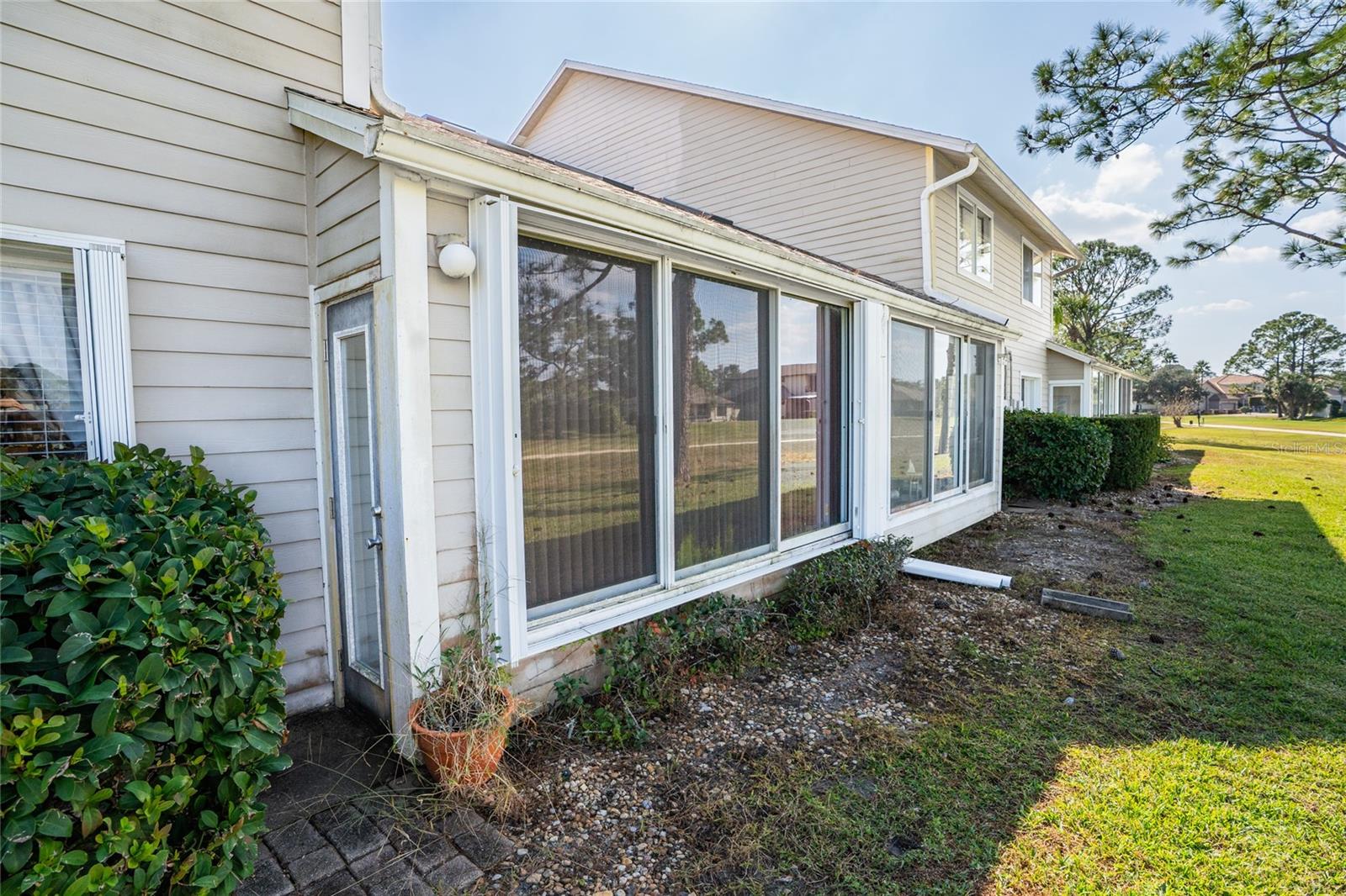 Image 29 of 56 For 1985 Rutgers Place 1985