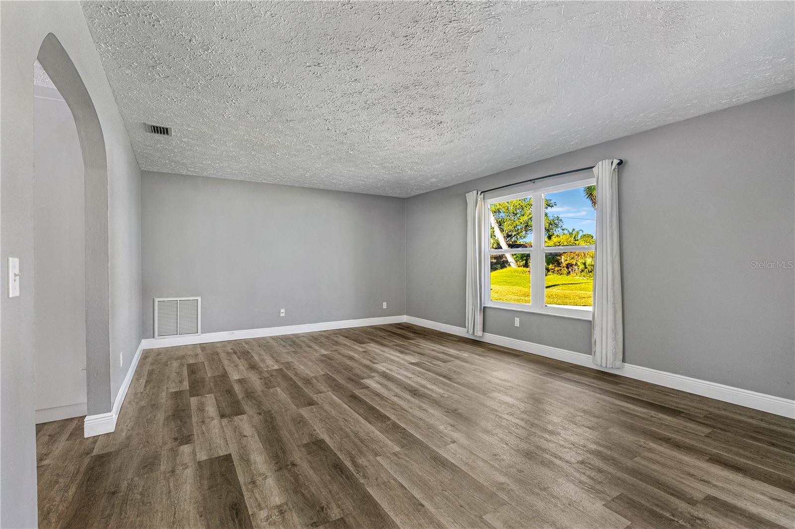 Image 5 of 42 For 1708 Sabal Palm Drive