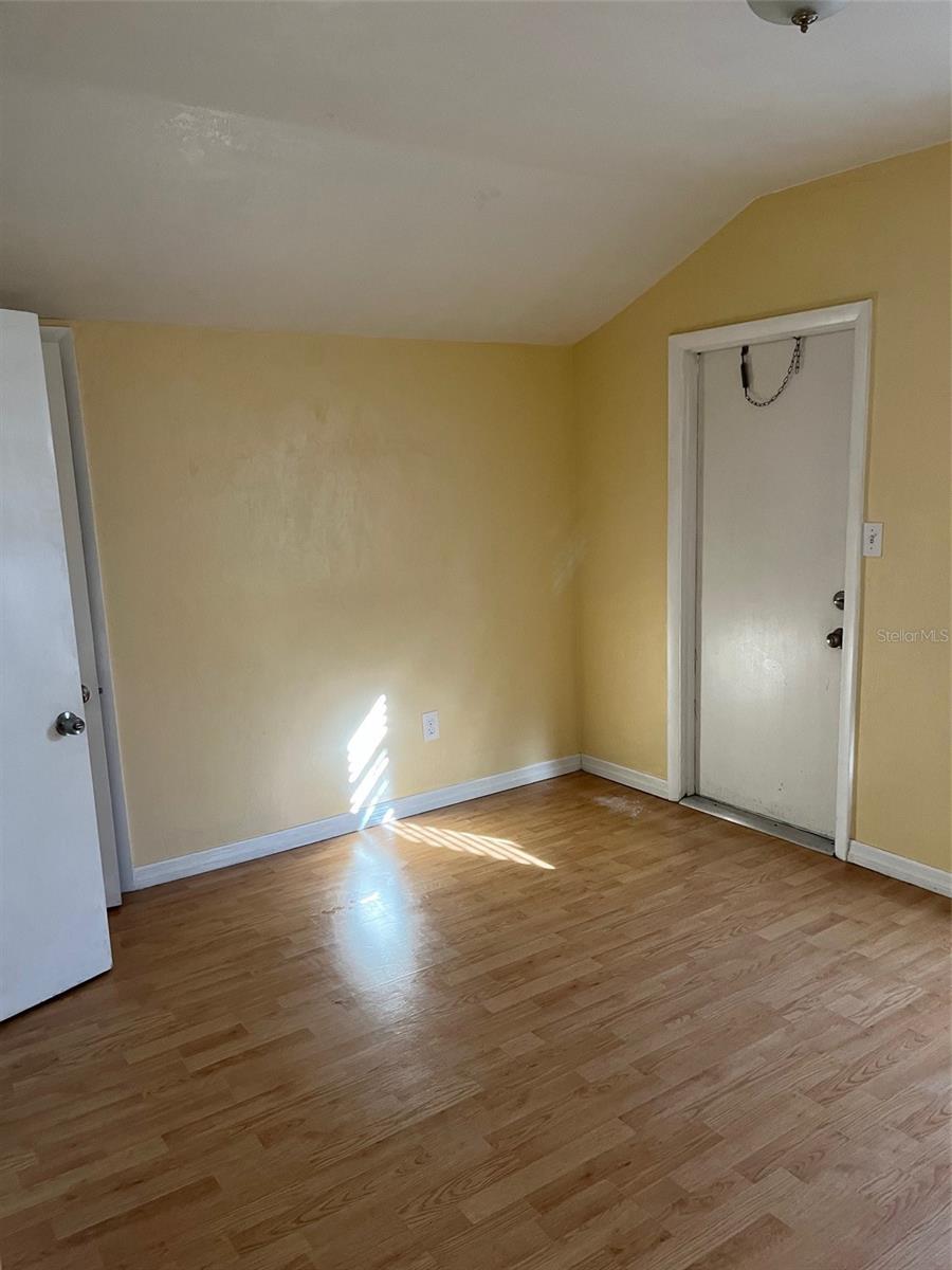 Image 4 of 8 For 609-611 Ora Street 6