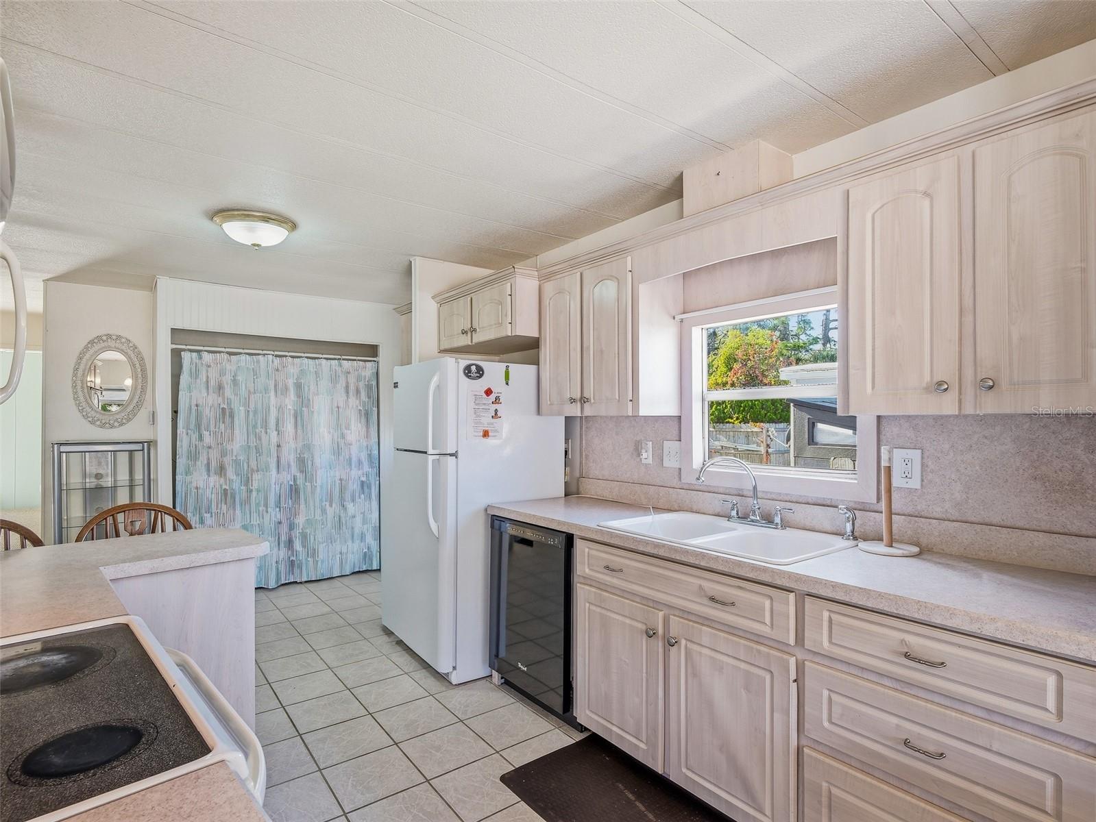 Image 16 of 59 For 4422 Indian River Drive W