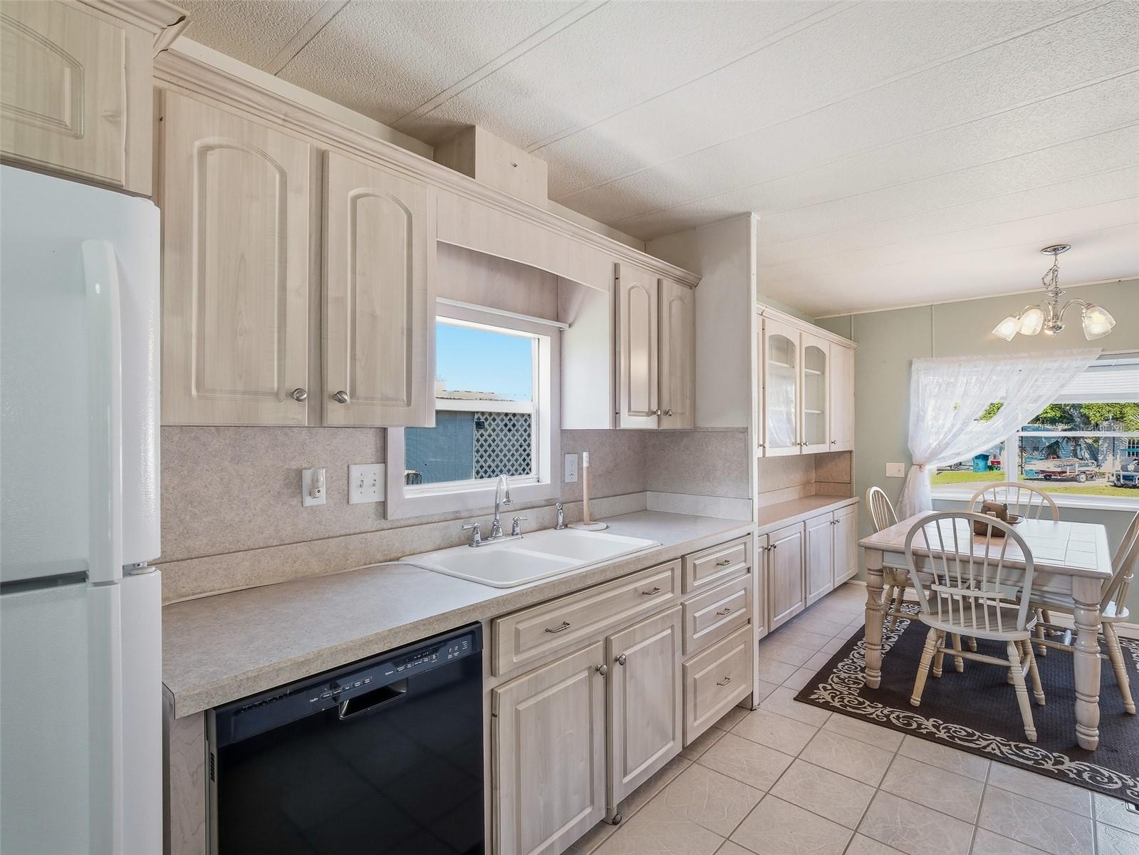 Image 17 of 59 For 4422 Indian River Drive W