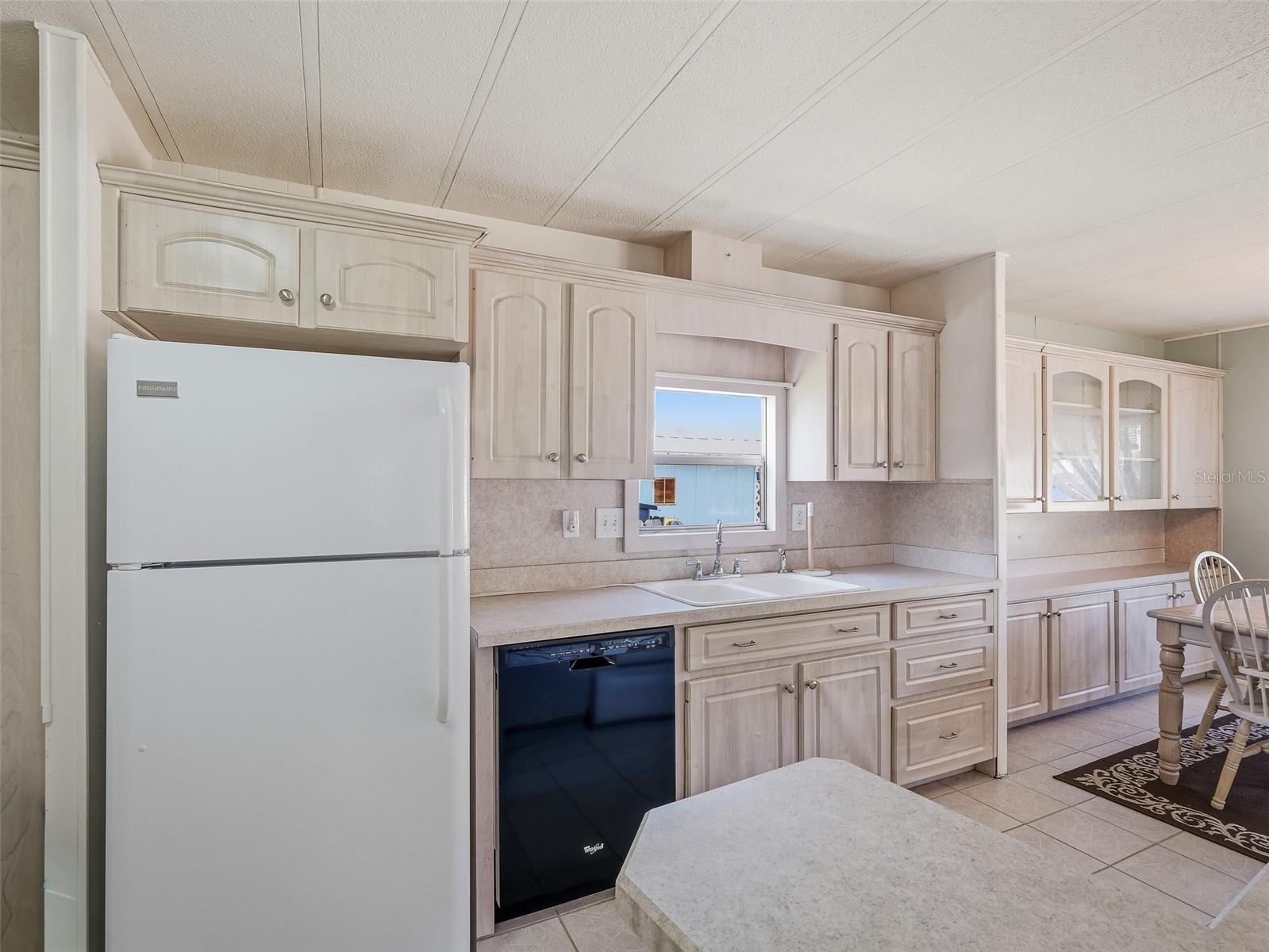 Image 18 of 59 For 4422 Indian River Drive W