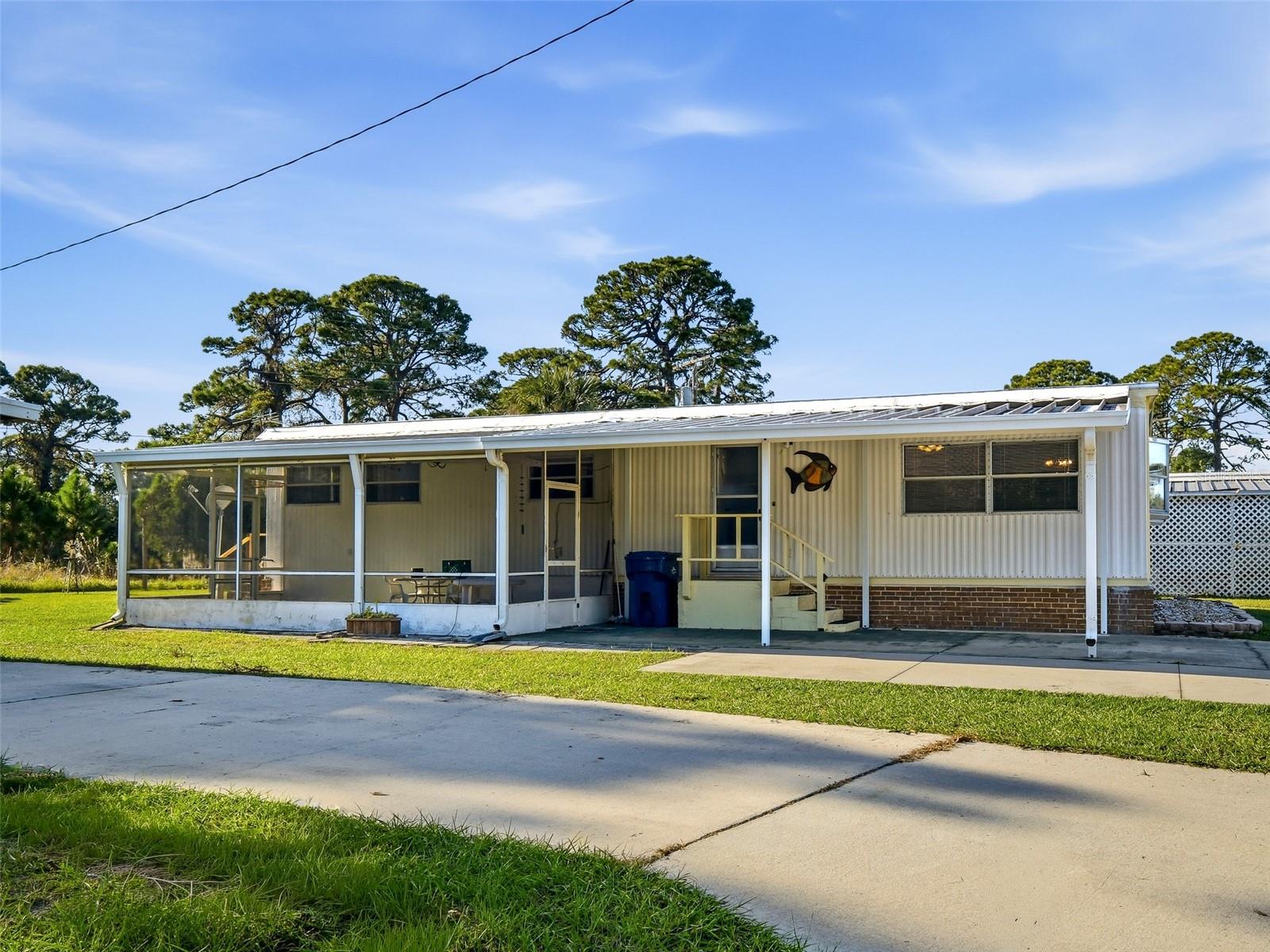 Image 21 of 59 For 4422 Indian River Drive W