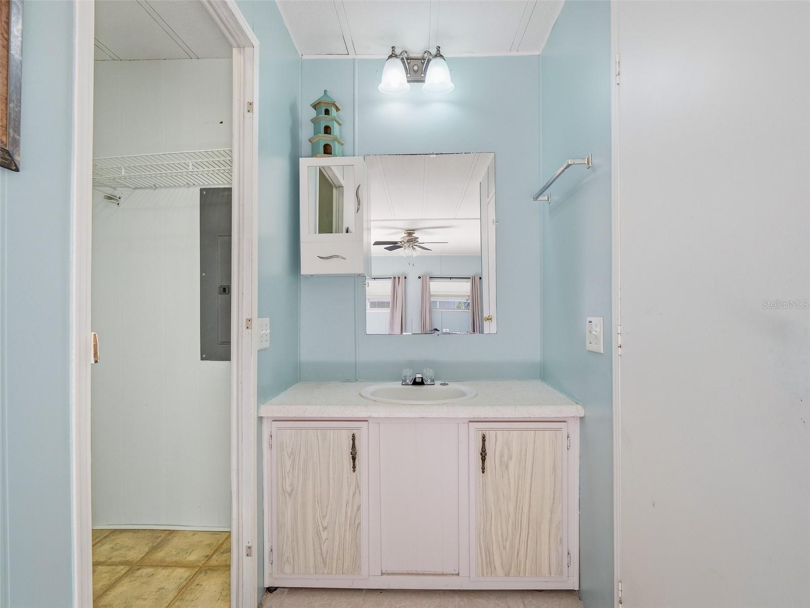 Image 26 of 59 For 4422 Indian River Drive W