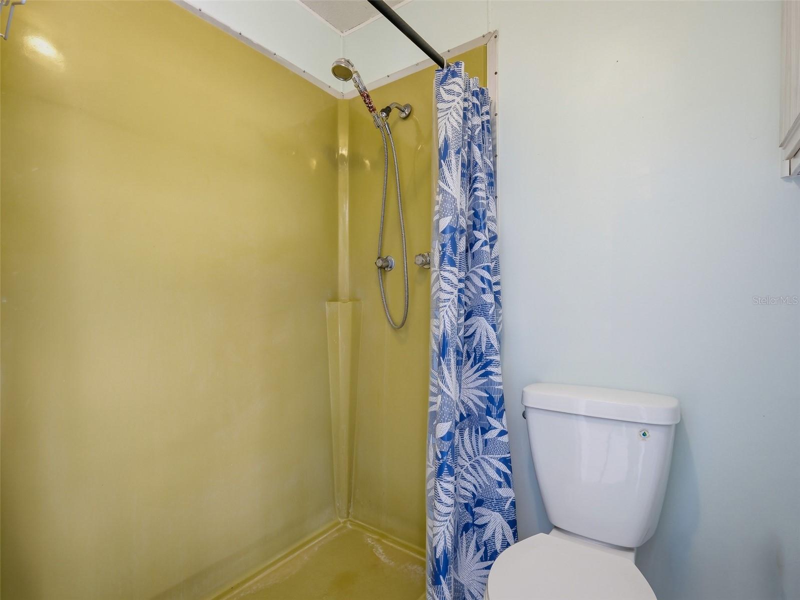 Image 27 of 59 For 4422 Indian River Drive W