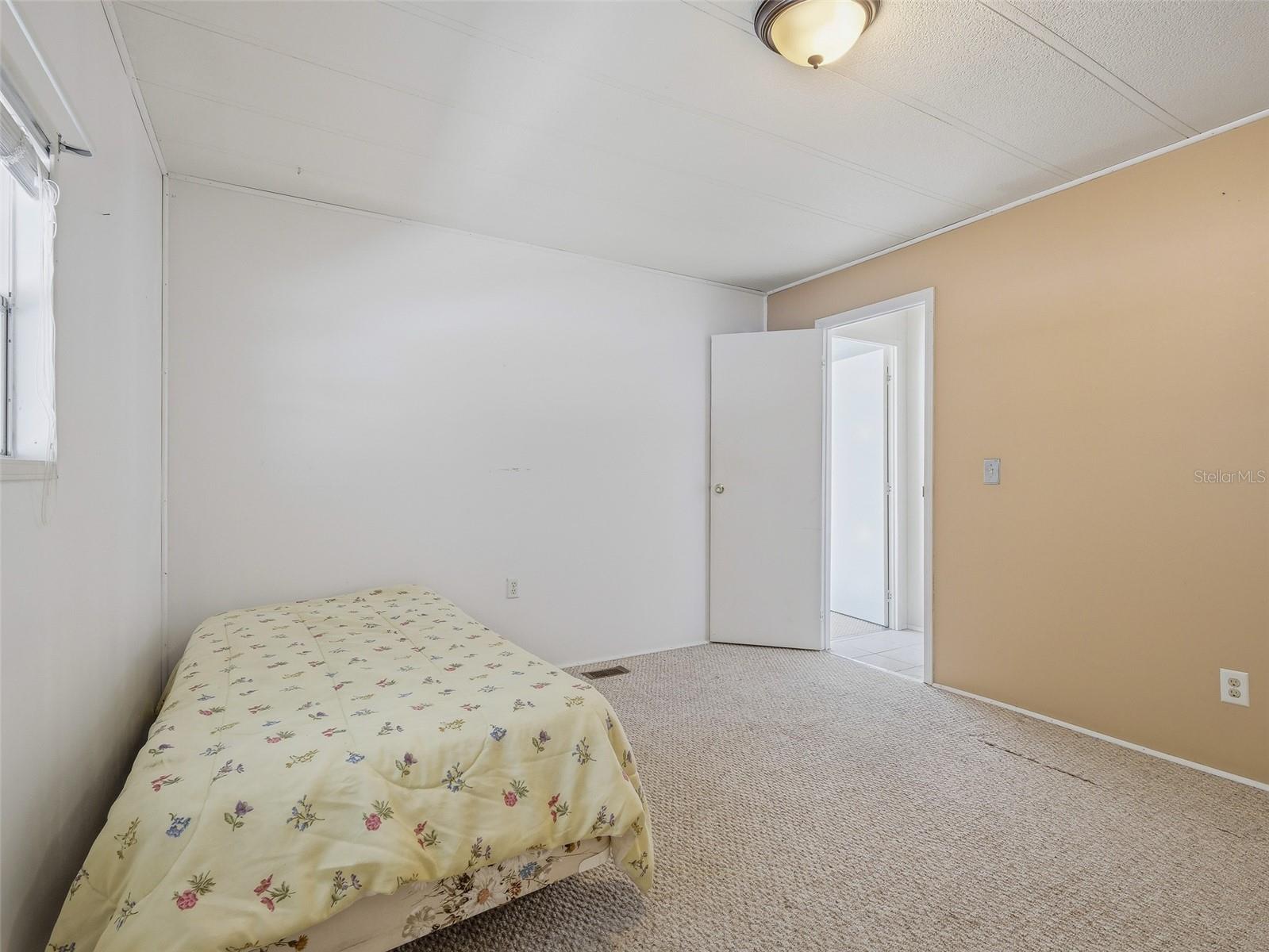 Image 29 of 59 For 4422 Indian River Drive W