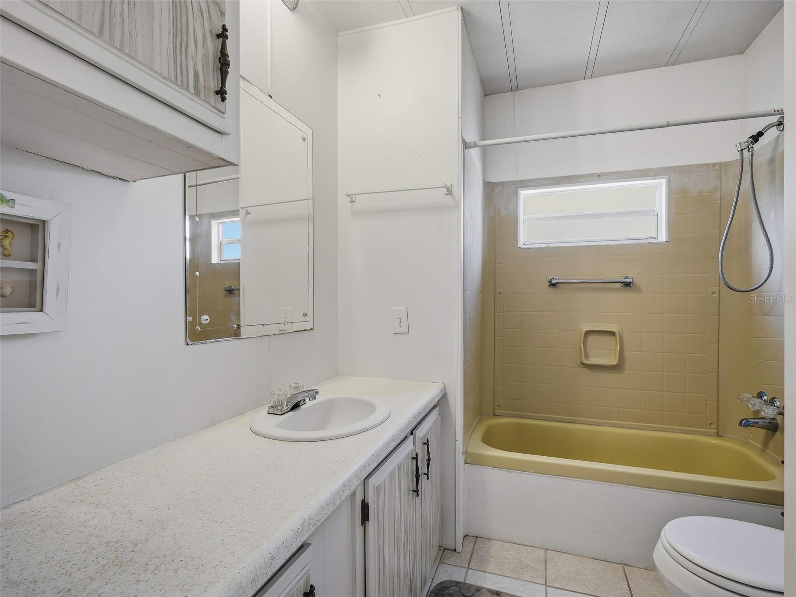 Image 32 of 59 For 4422 Indian River Drive W