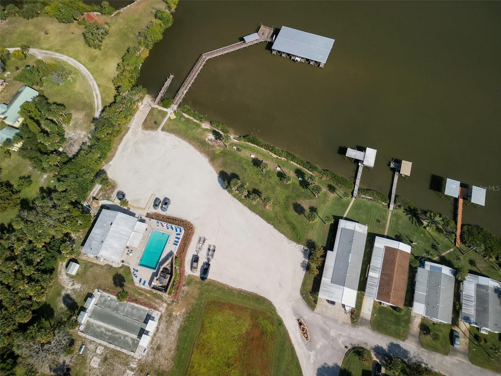 Image 36 of 59 For 4422 Indian River Drive W