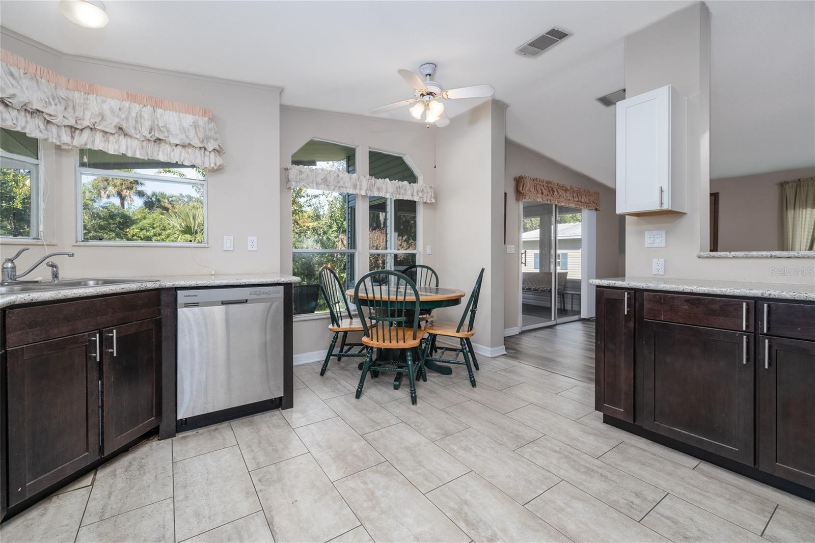 Image 17 of 50 For 819 Starboard Avenue