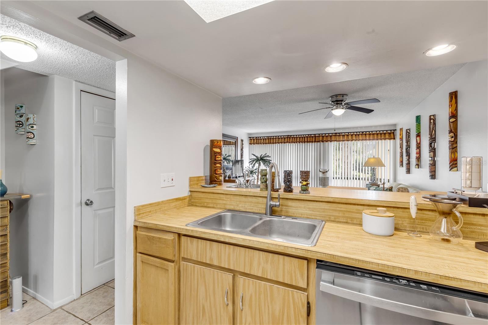 Image 17 of 42 For 201 Club House Boulevard 201