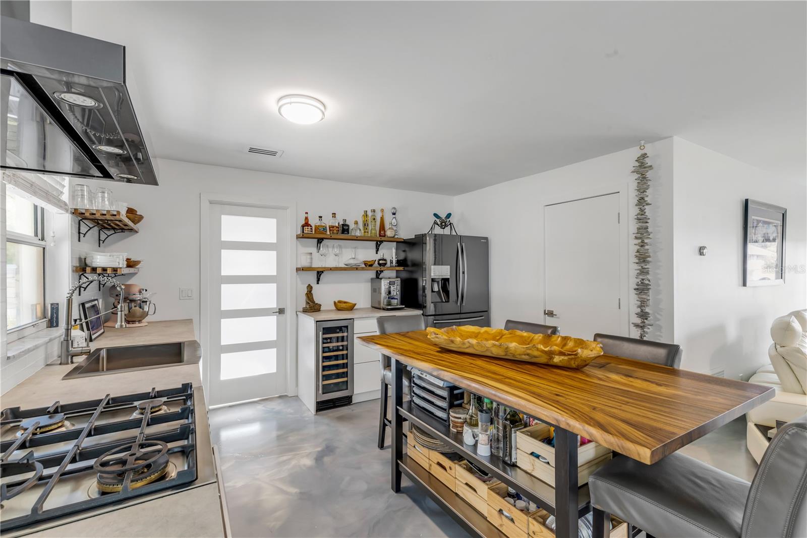 Image 21 of 81 For 645 Goodwin Avenue