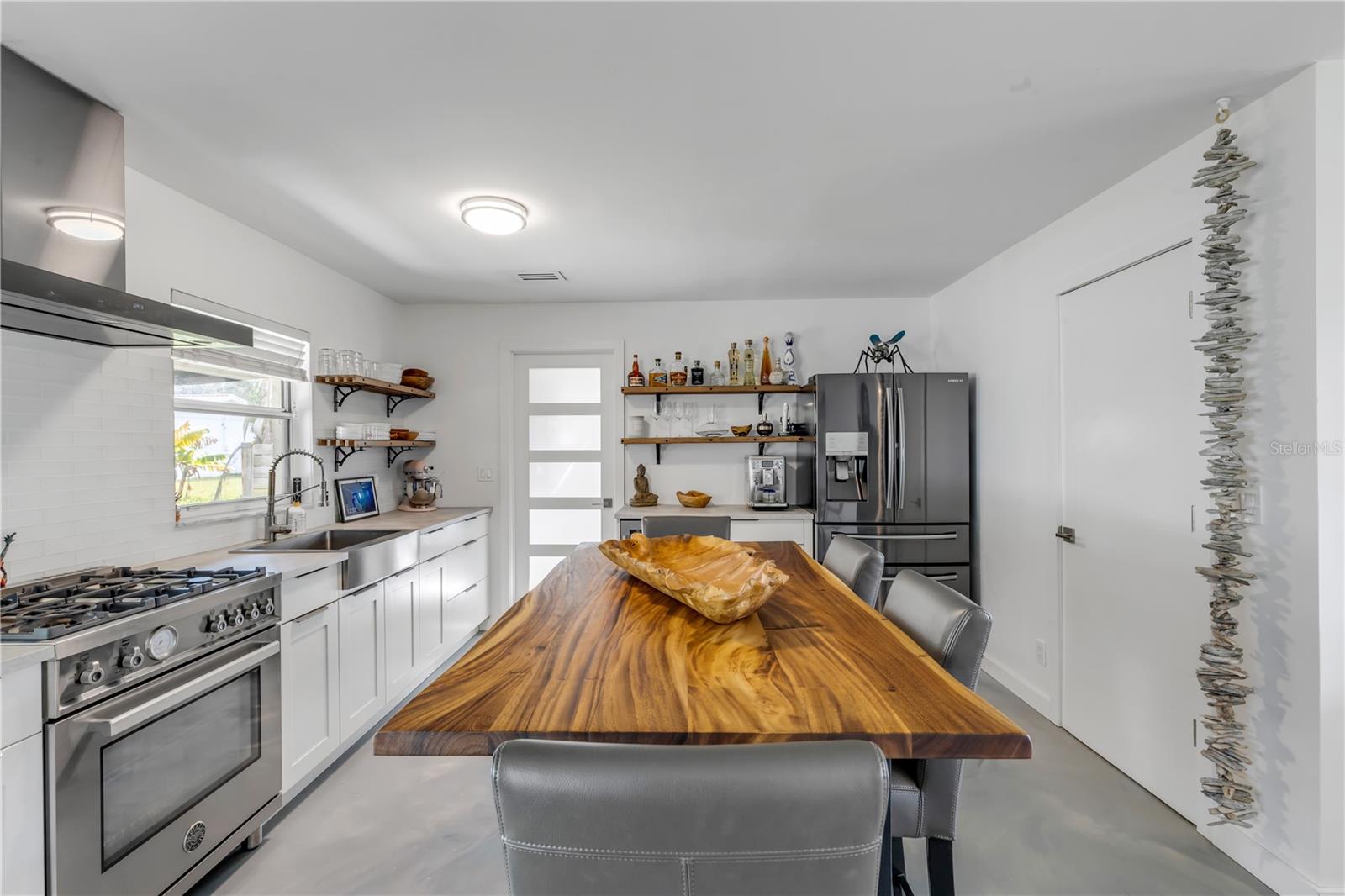 Image 22 of 81 For 645 Goodwin Avenue