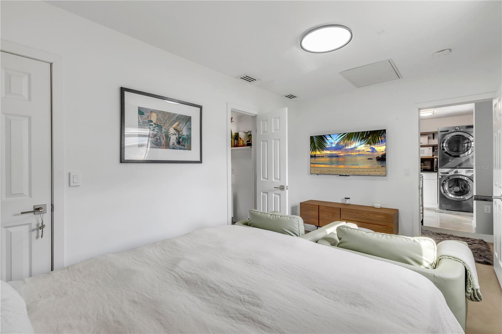 Image 36 of 81 For 645 Goodwin Avenue