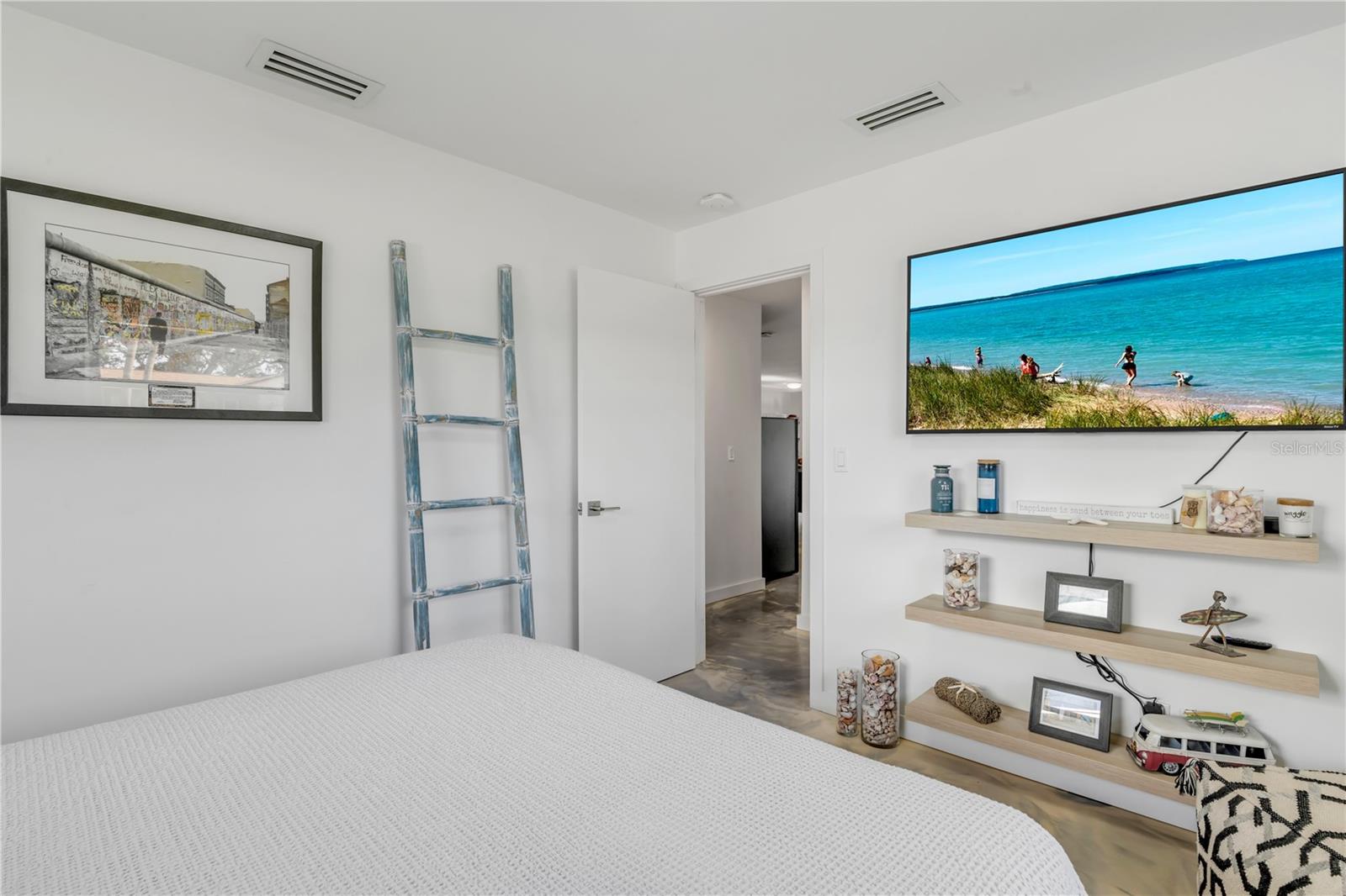 Image 40 of 81 For 645 Goodwin Avenue