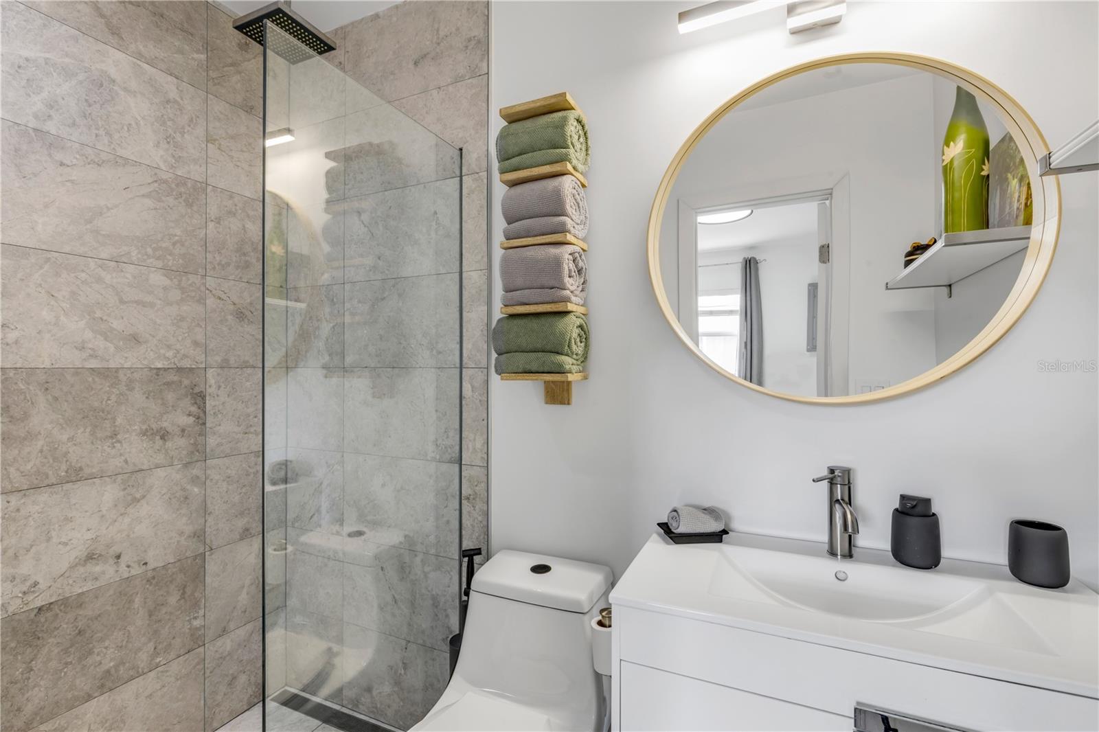 Image 43 of 81 For 645 Goodwin Avenue