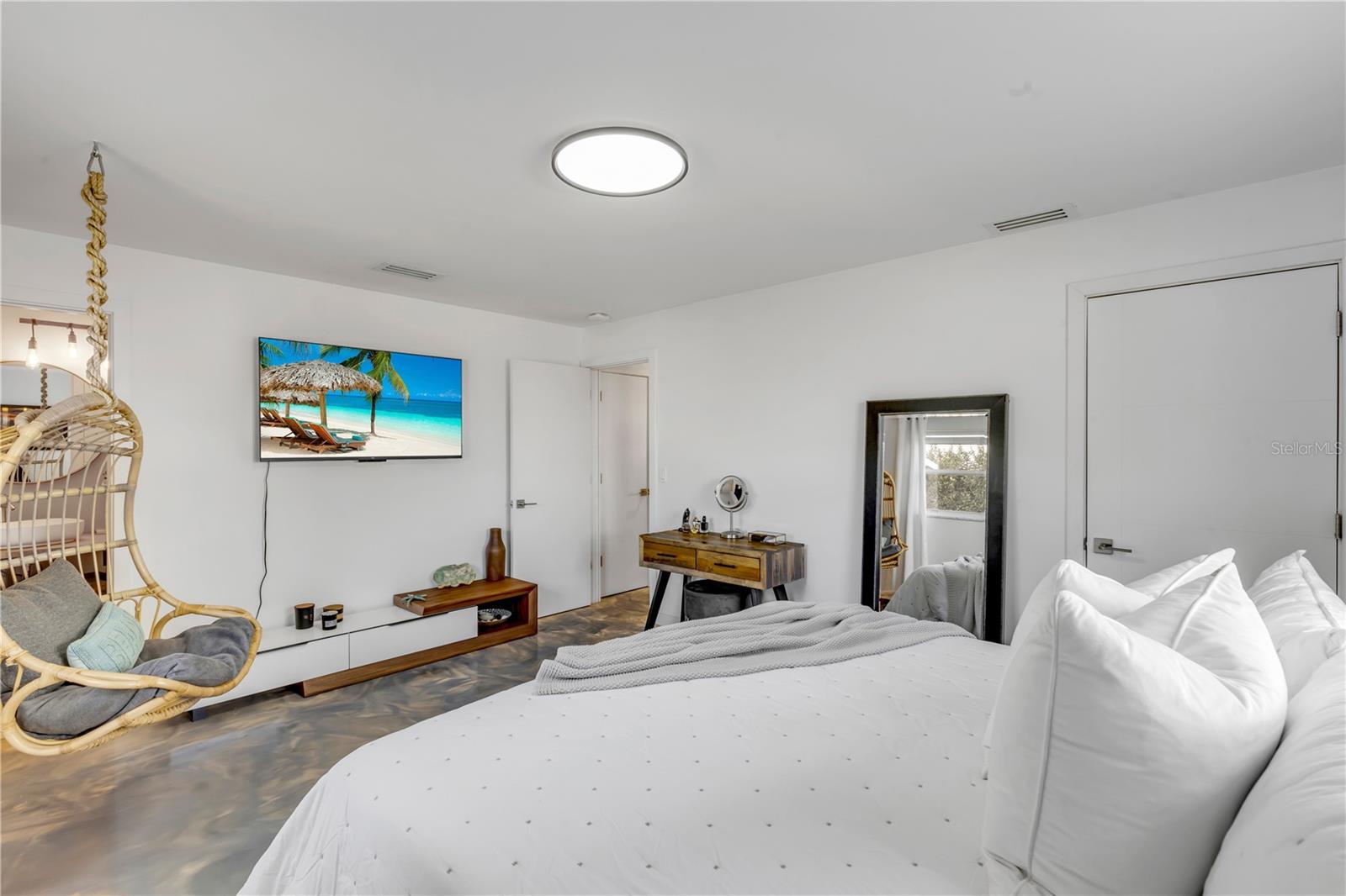 Image 47 of 81 For 645 Goodwin Avenue