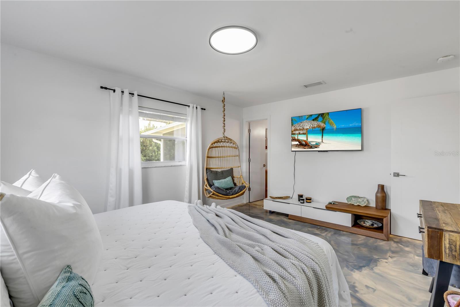 Image 48 of 81 For 645 Goodwin Avenue