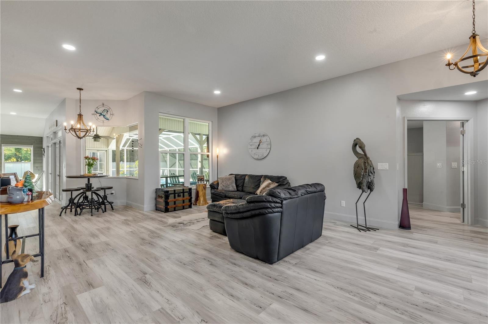 Image 10 of 80 For 52 Cambridge Trace