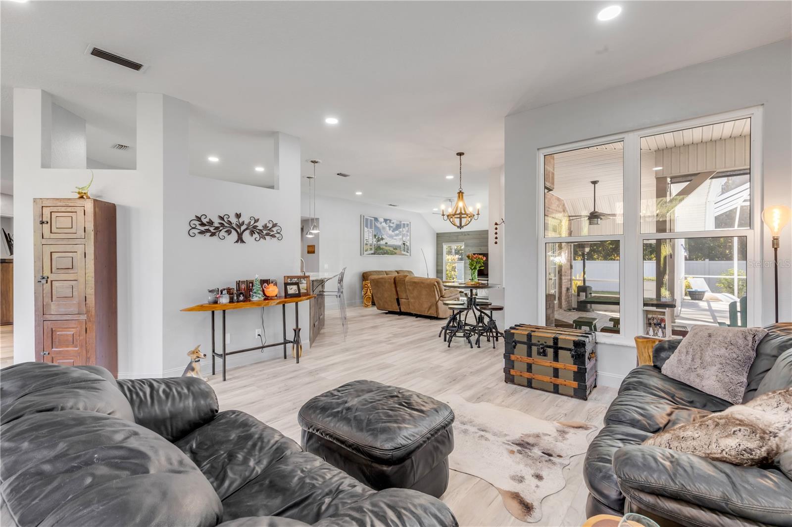 Image 11 of 80 For 52 Cambridge Trace