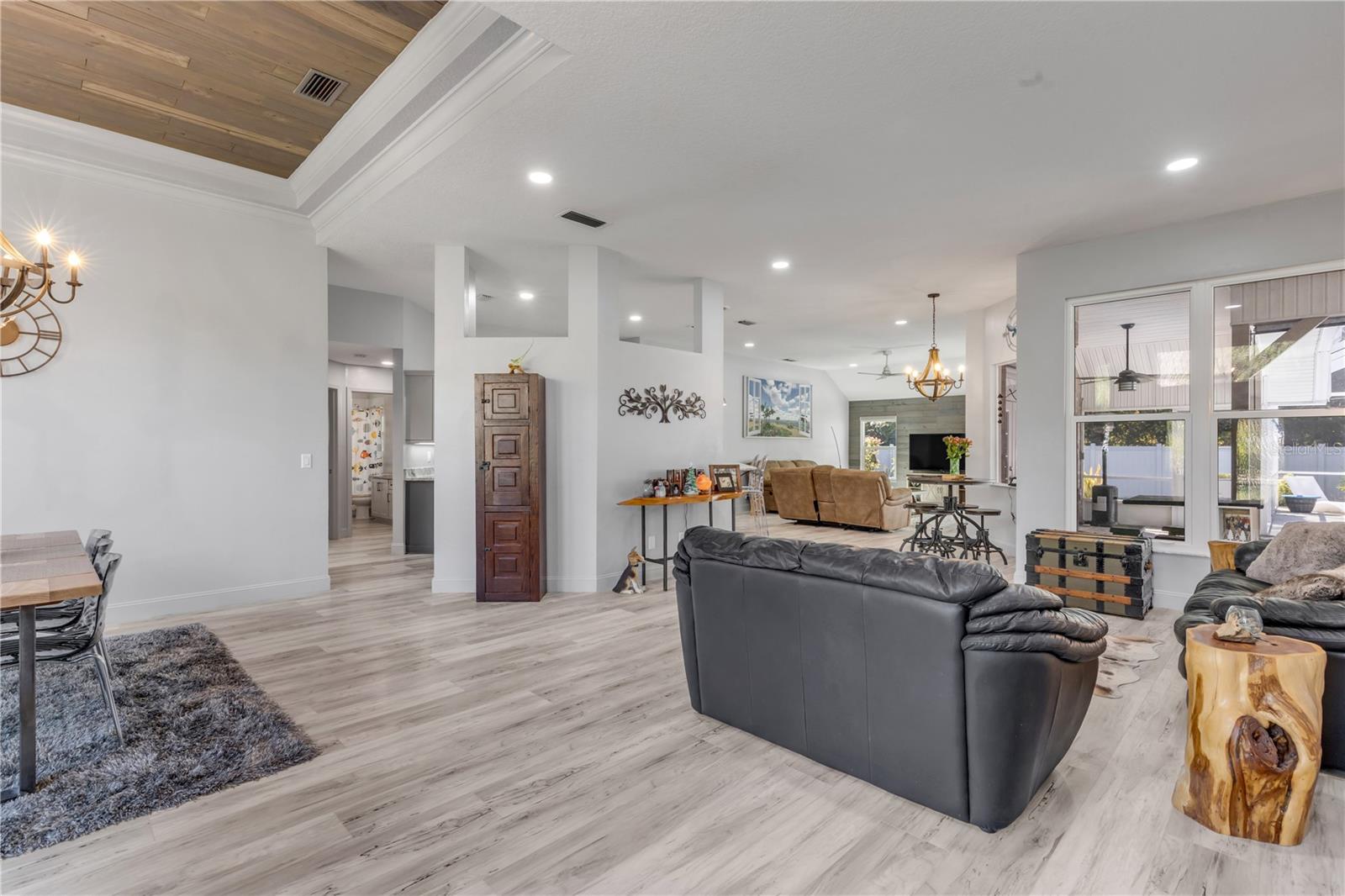 Image 13 of 80 For 52 Cambridge Trace