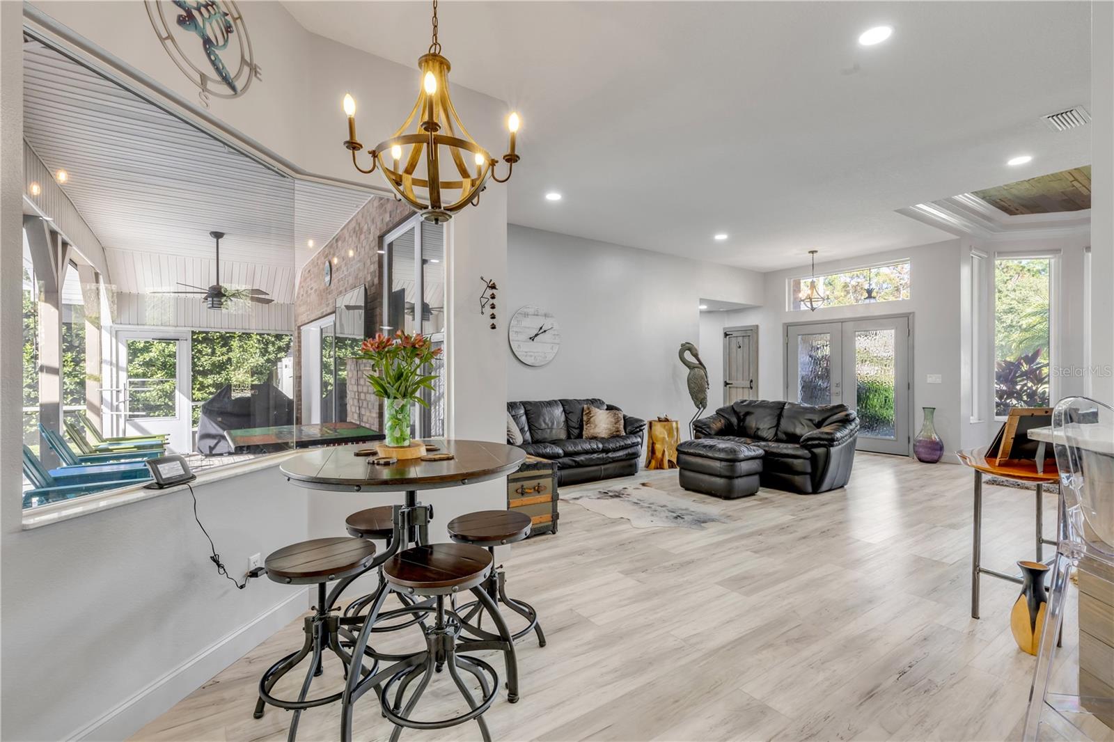 Image 17 of 80 For 52 Cambridge Trace