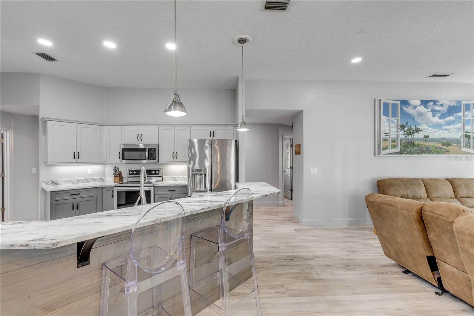 Image 18 of 80 For 52 Cambridge Trace