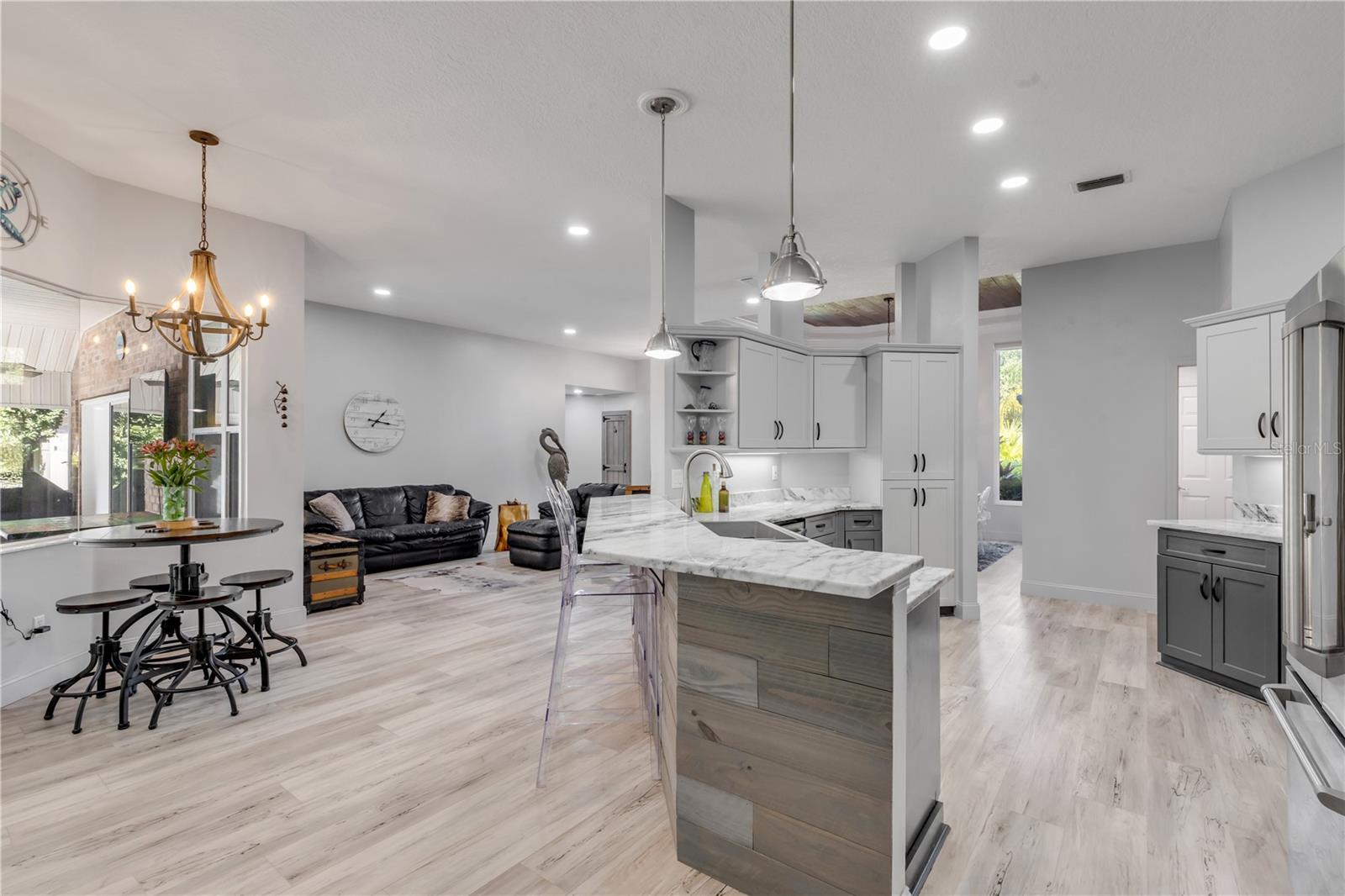 Image 19 of 80 For 52 Cambridge Trace