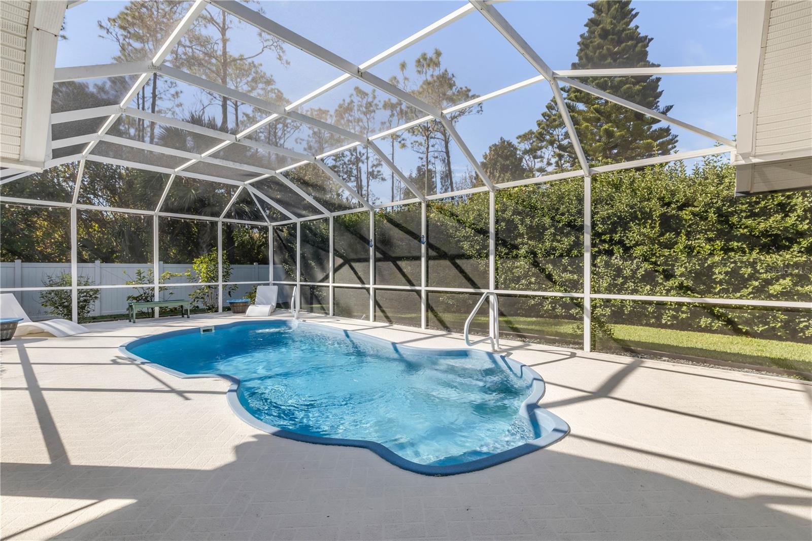 Image 2 of 80 For 52 Cambridge Trace