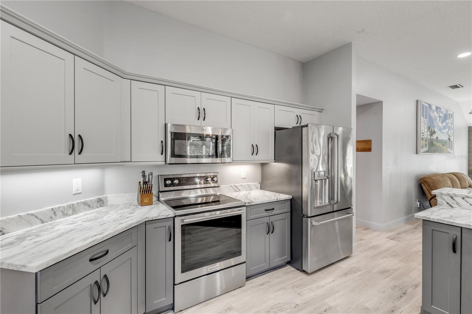 Image 21 of 80 For 52 Cambridge Trace