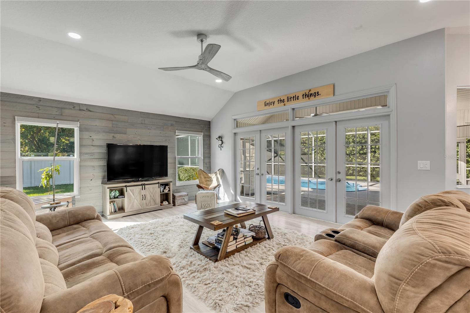 Image 24 of 80 For 52 Cambridge Trace