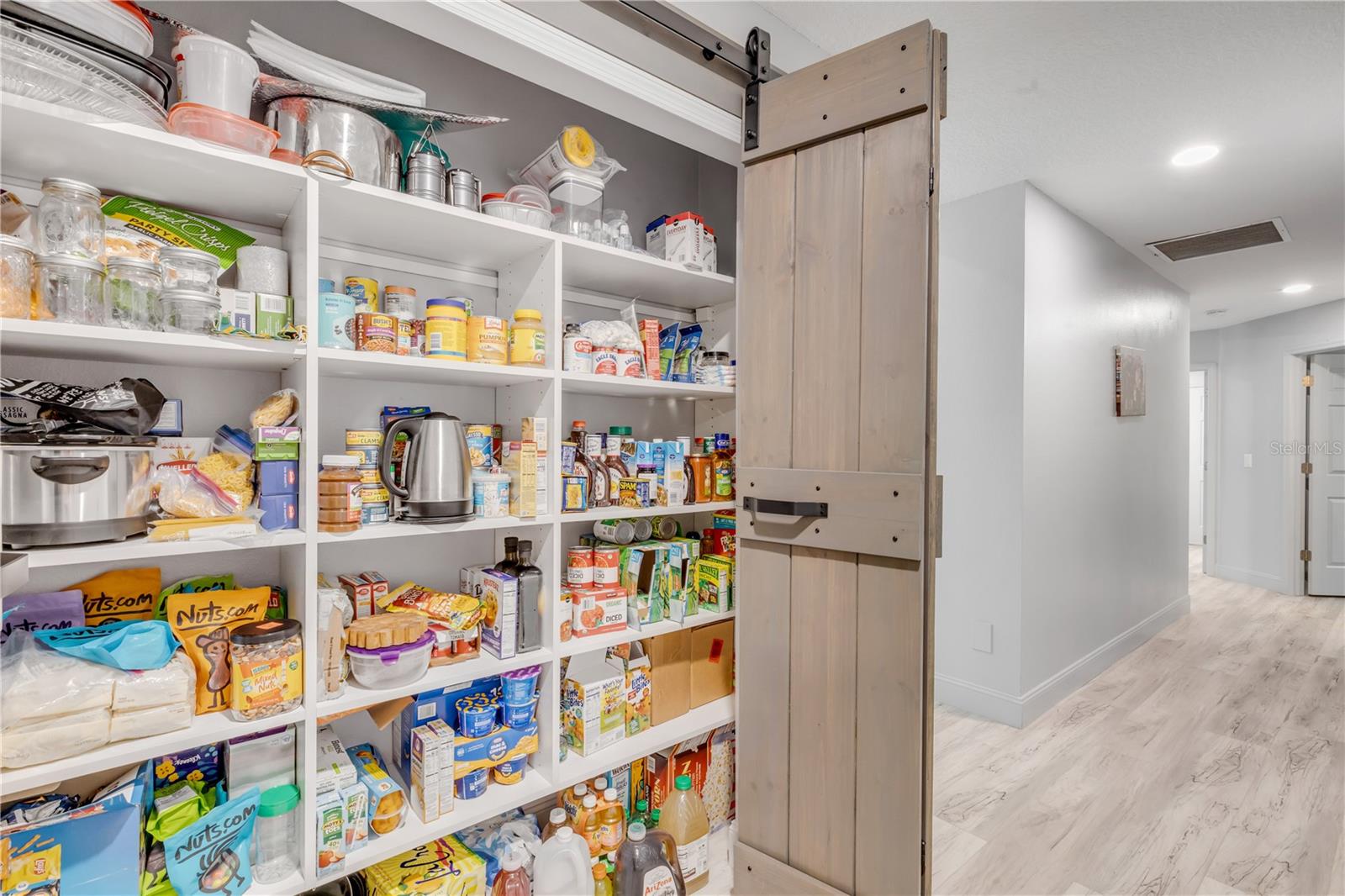 Image 26 of 80 For 52 Cambridge Trace