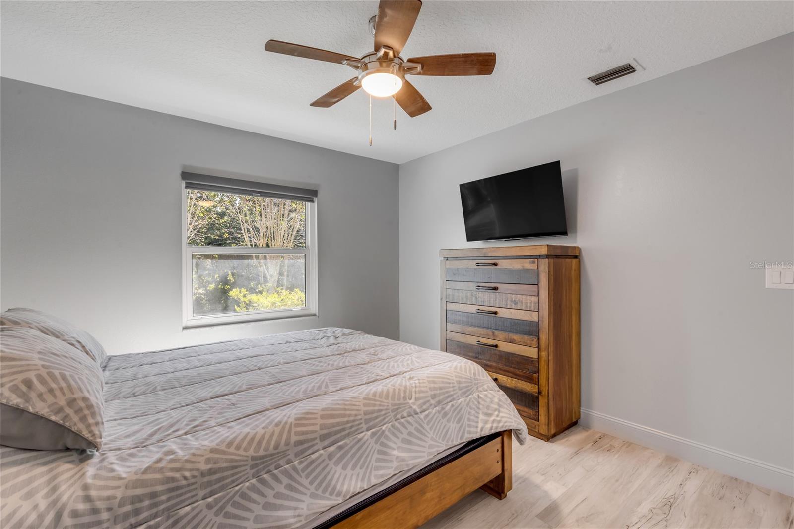 Image 30 of 80 For 52 Cambridge Trace