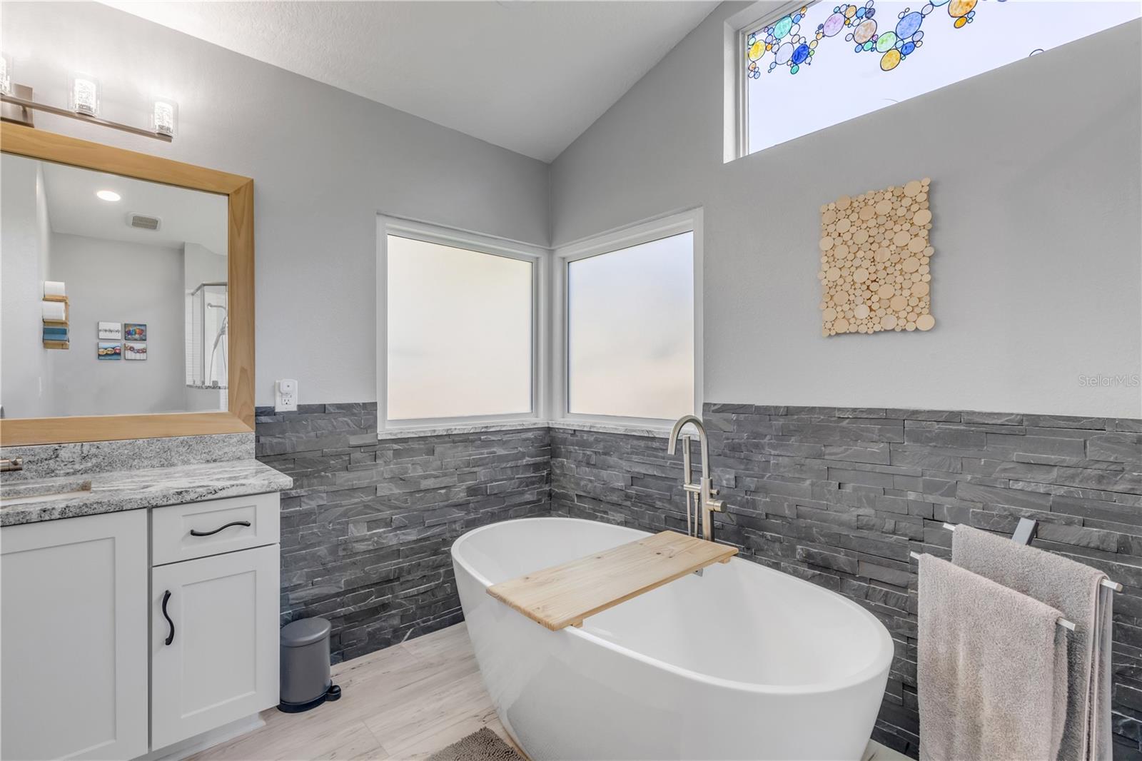 Image 42 of 80 For 52 Cambridge Trace