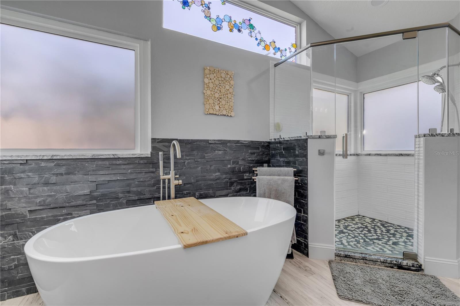 Image 44 of 80 For 52 Cambridge Trace