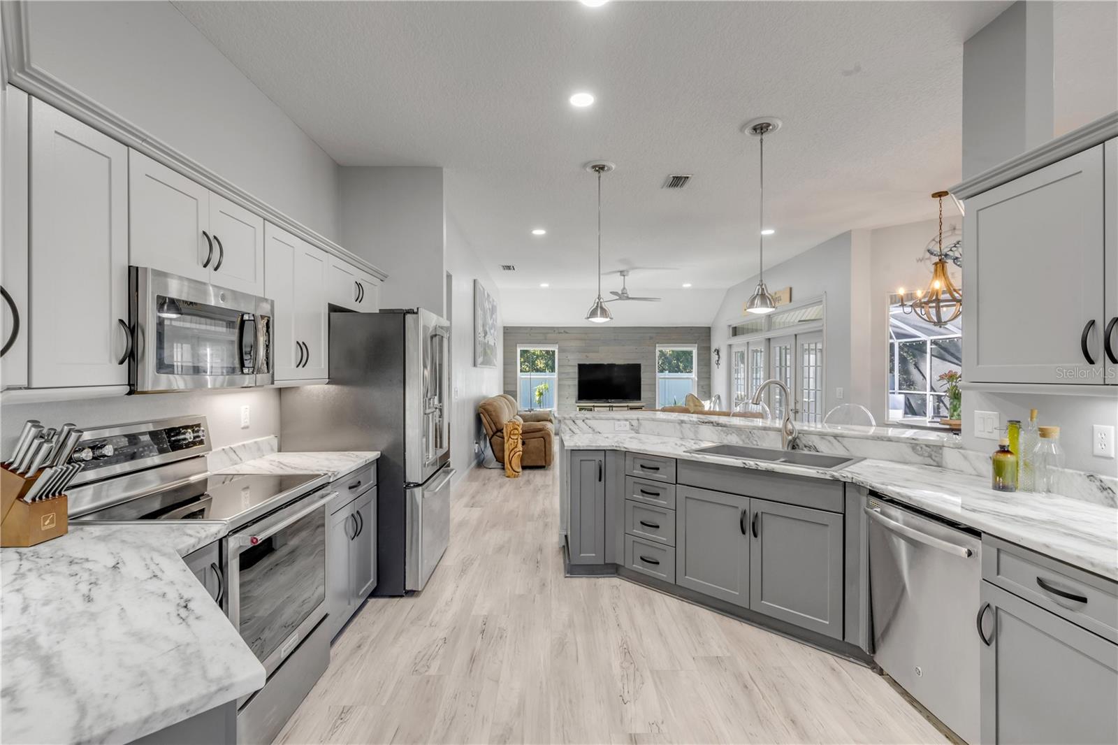 Image 5 of 80 For 52 Cambridge Trace