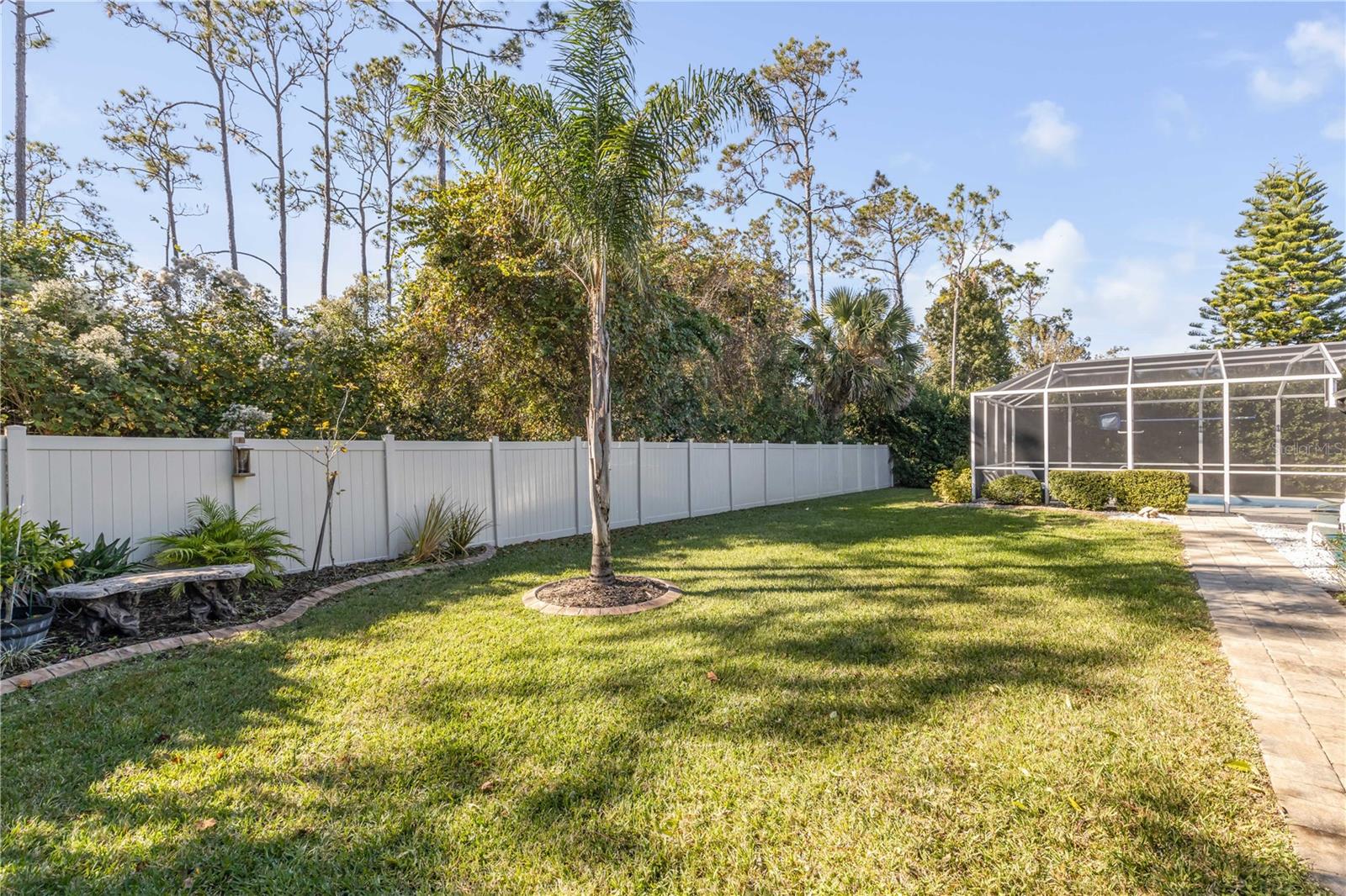 Image 60 of 80 For 52 Cambridge Trace