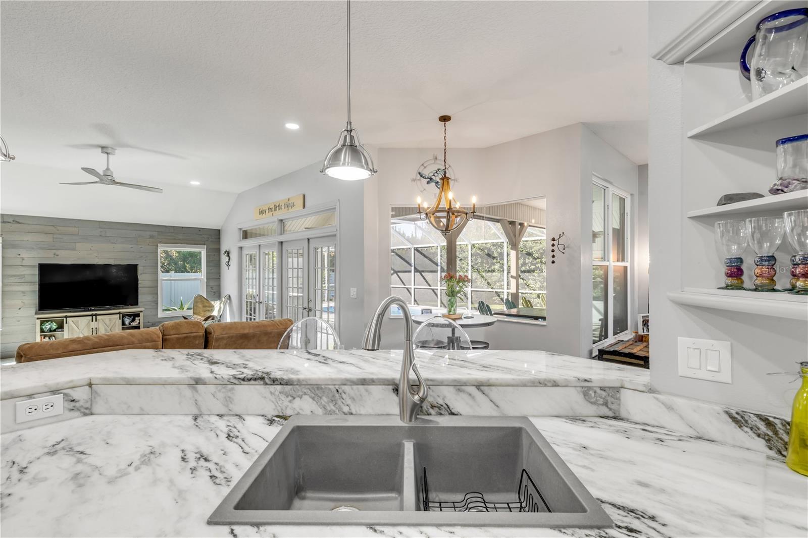 Image 8 of 80 For 52 Cambridge Trace