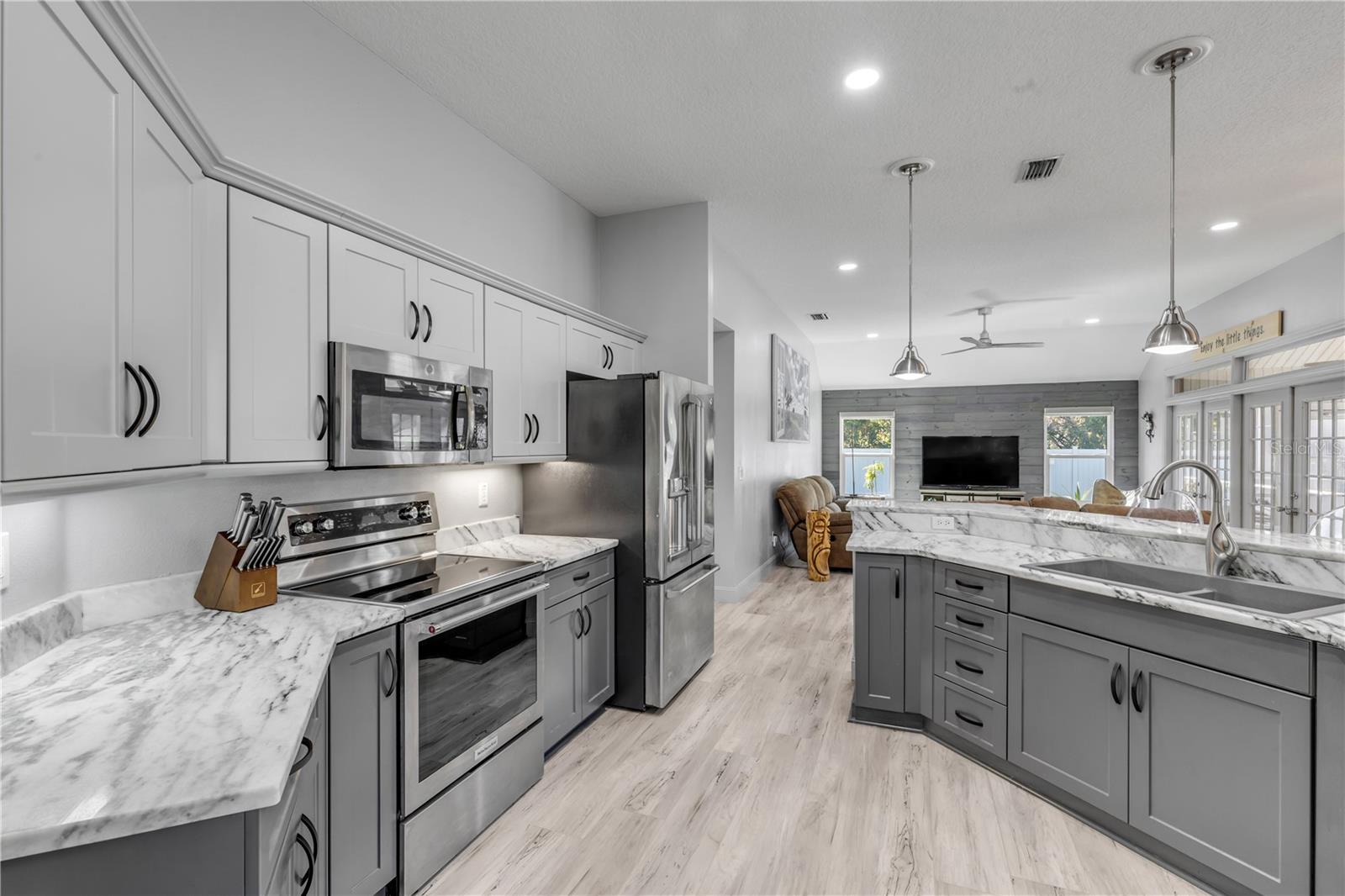 Image 9 of 80 For 52 Cambridge Trace