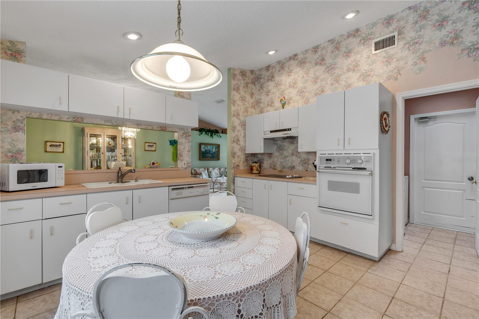 Image 15 of 39 For 2239 Robin Road