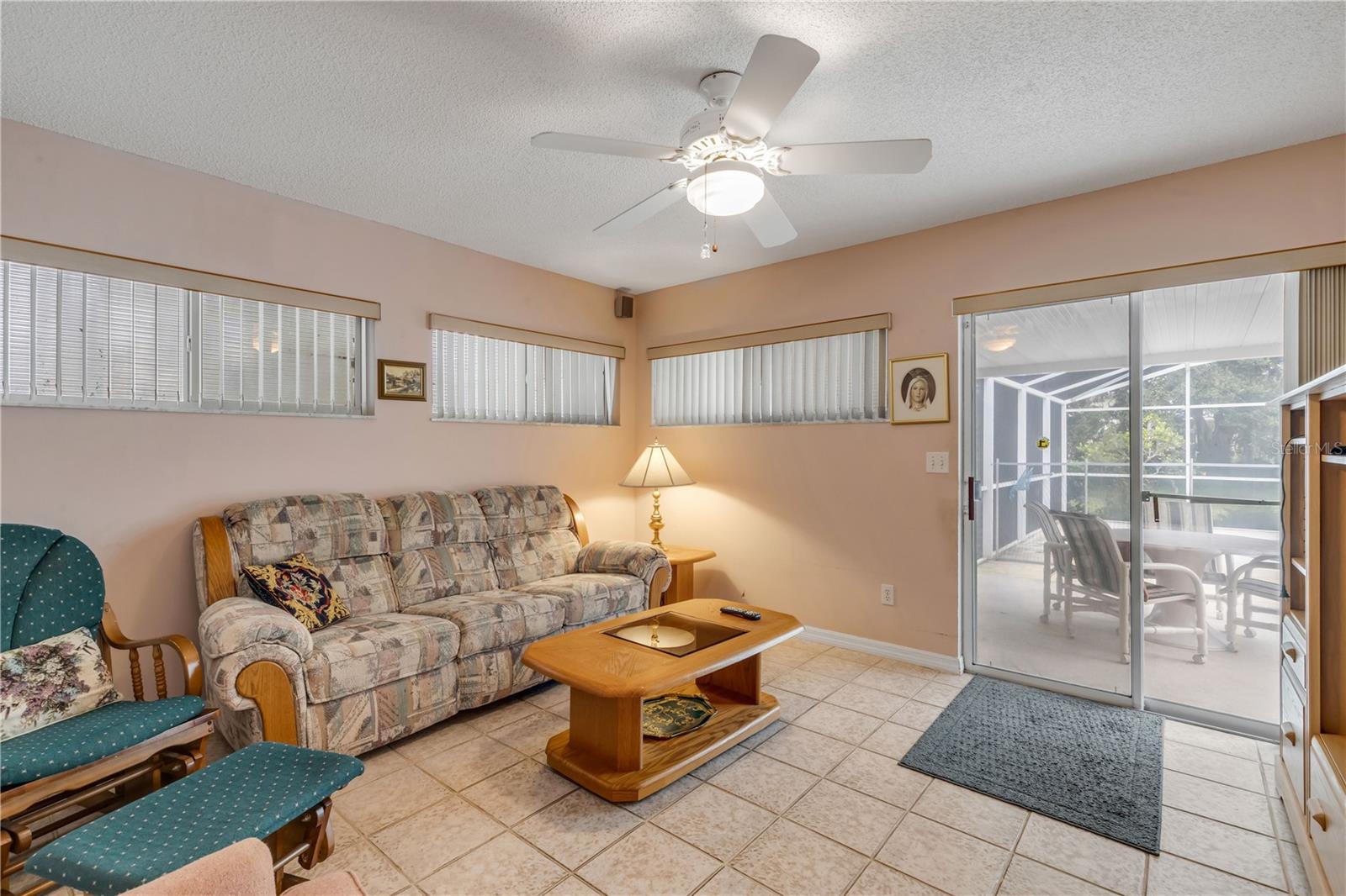 Image 21 of 39 For 2239 Robin Road