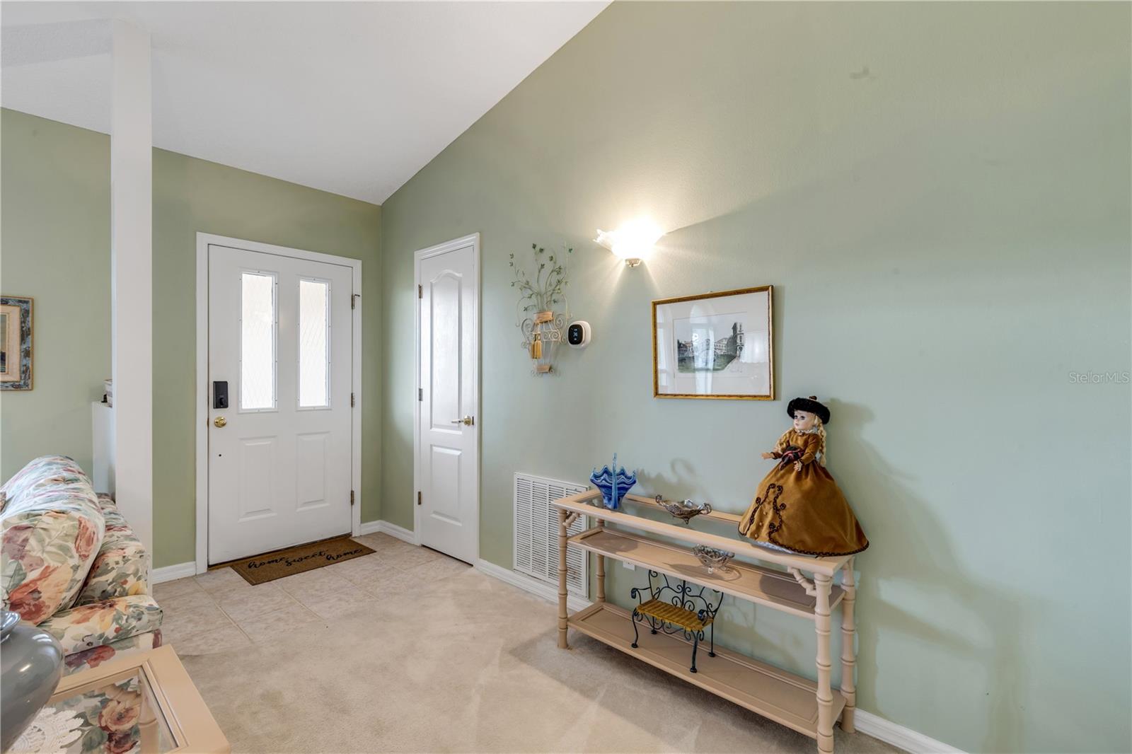 Image 4 of 39 For 2239 Robin Road