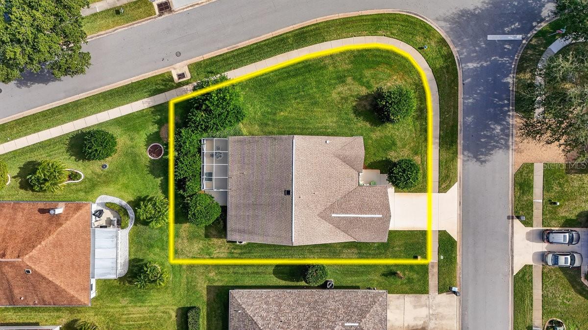 Image 12 of 47 For 670 Wellesley Court